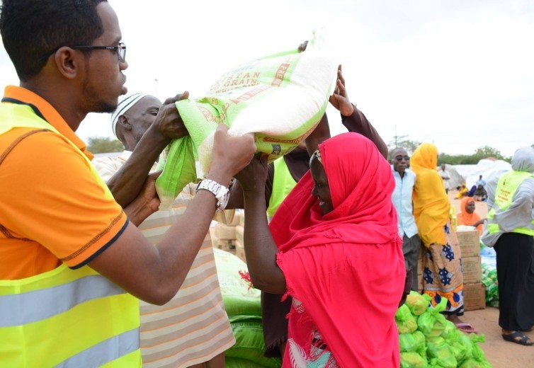 Photo Friday: Distributing food and supplies to Kenya flood victims