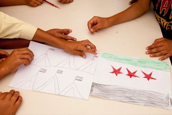 Syrian refugee children draw pictures in the children's activity tent at Islahiye refugee camp in Turkey. © Jodi Hilton/IRIN