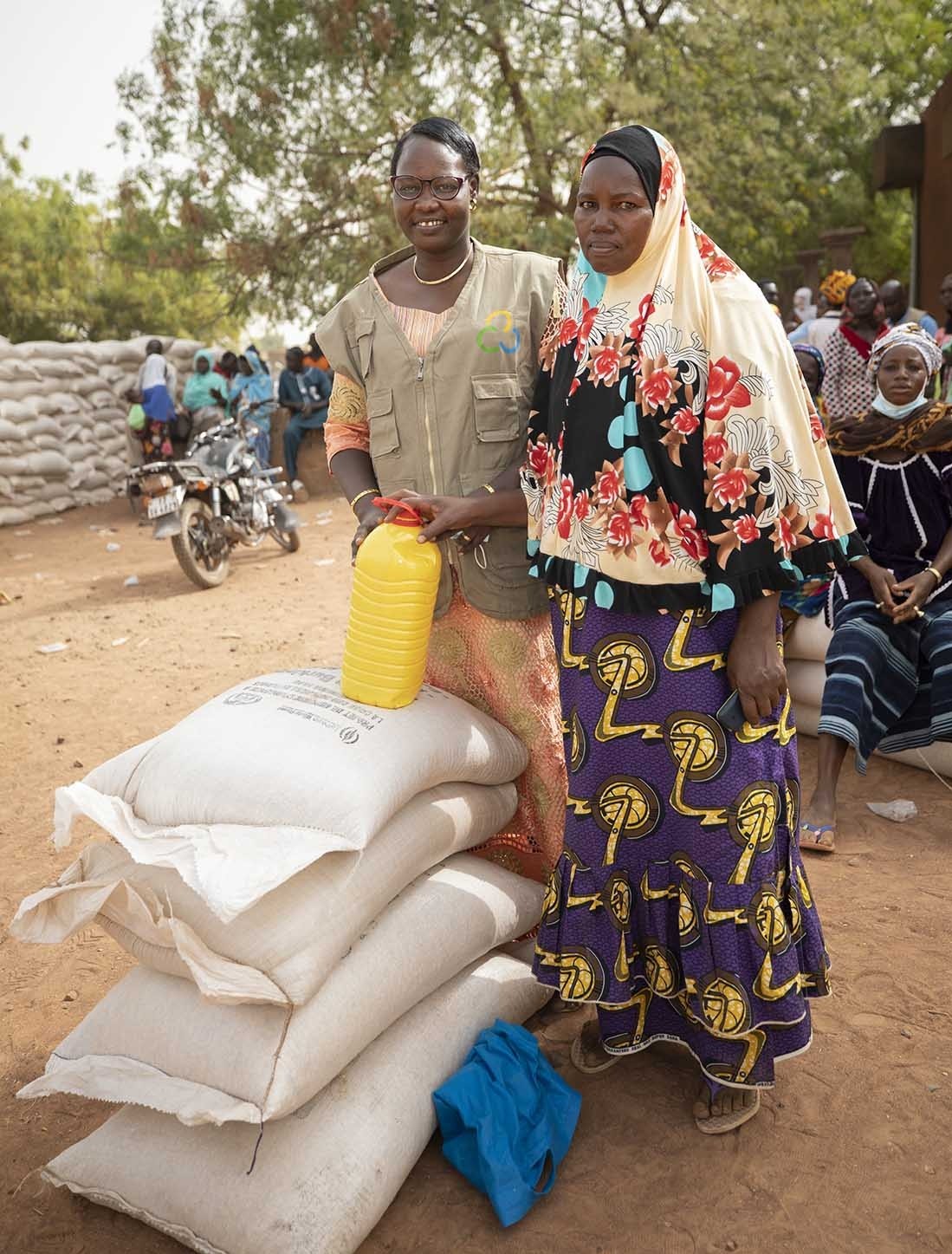 Because of your love, refugees received critically needed grain, cooking oil and other supplies at a Lutheran World Relief emergency food distribution center.