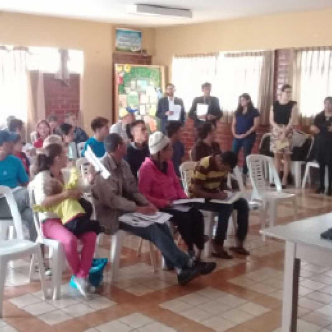 Venezuelans resettling in Peru use the reception centers and information platforms to learn what documentation they need, including obtaining work permits.