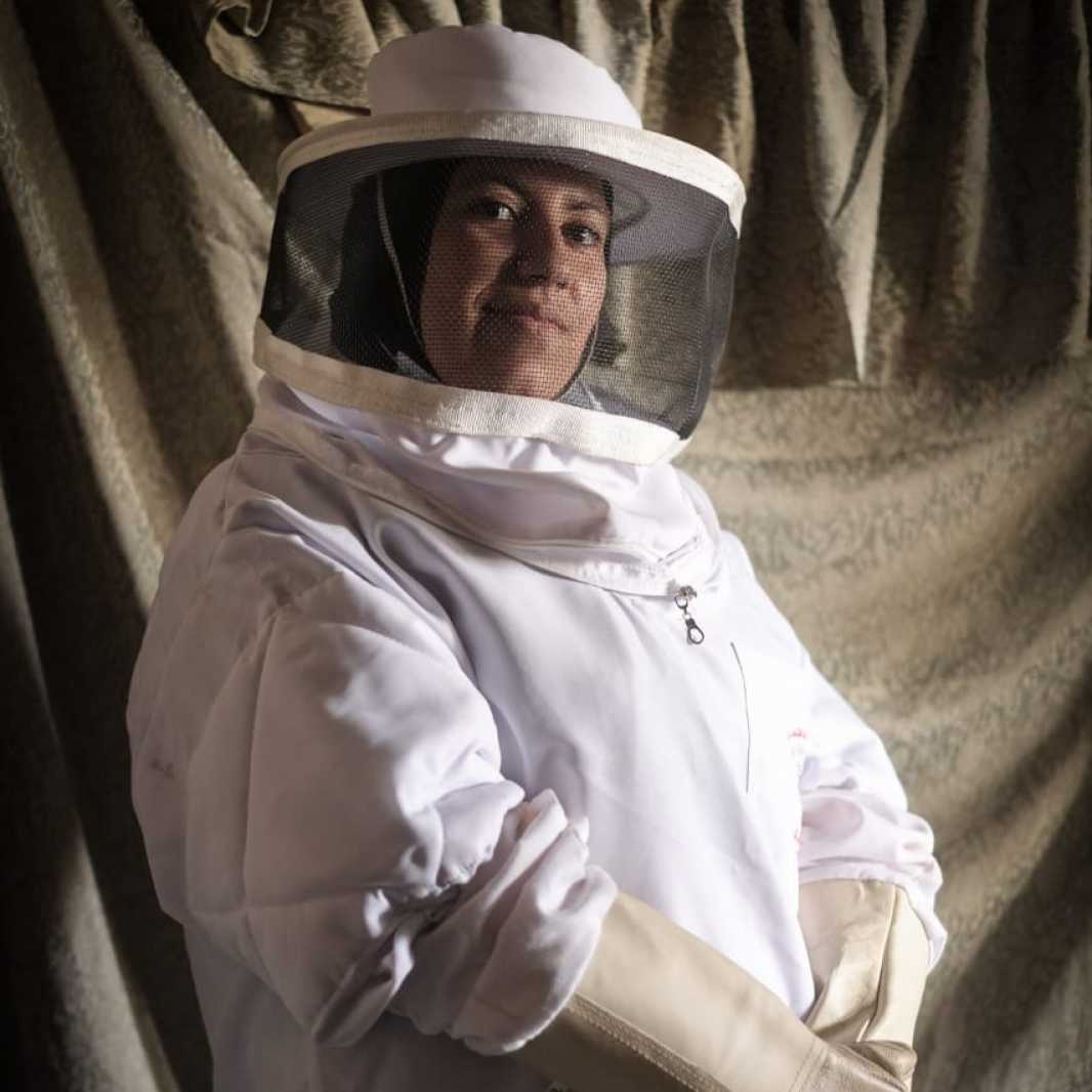 Walaa Ali al Ali in her beekeeping suit. Photo by Joao Sousa/LWR